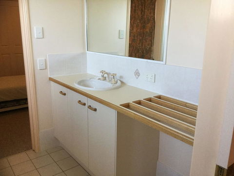 Private Canal Duplex With Pontoon - Oleander Drive, Bongaree - Tourism Cairns 18