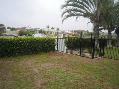 Ground Floor, Family Unit On The Canal With Free WIFI! - Tourism Cairns 7