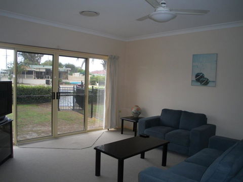Ground Floor, Family Unit On The Canal With Free WIFI! - Tourism Cairns 15