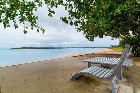Ground Floor, Family Unit On The Canal With Free WIFI! - Tourism Cairns 1