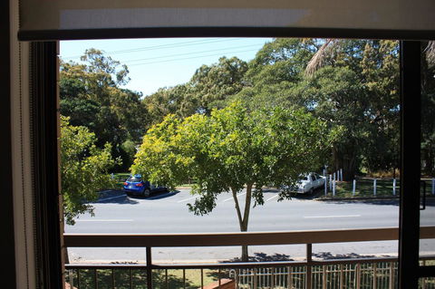 Close To Surf Beach, Surf Club, Hotel And Shops - Boyd St, Woorim - Tourism Cairns 1