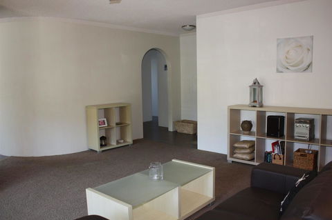Close To Surf Beach, Surf Club, Hotel And Shops - Boyd St, Woorim - Tourism Cairns 3