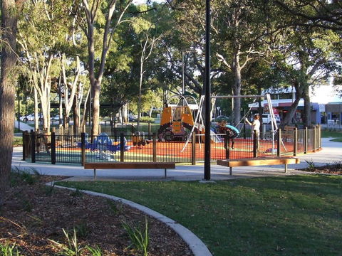 Close To Surf Beach, Surf Club, Hotel And Shops - Boyd St, Woorim - Tourism Cairns 7