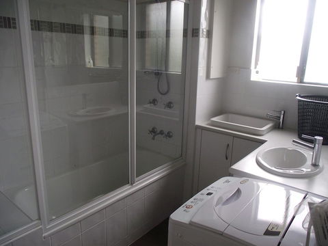 Close To Surf Beach, Surf Club, Hotel And Shops - Boyd St, Woorim - Tourism Cairns 12
