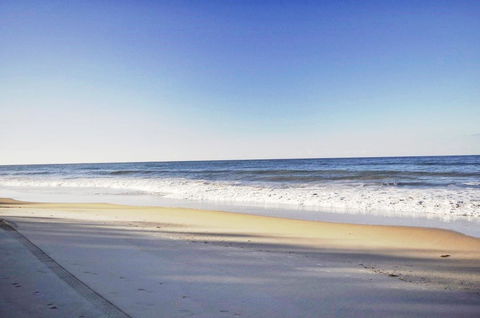Crystal Waters On The Beach - Tourism Cairns 0