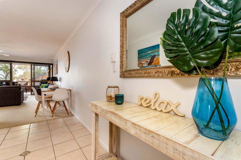 Spacious Family Unit With Incredible Views. - Tourism Cairns 5