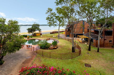 Spacious Family Unit With Incredible Views. - Tourism Cairns 8