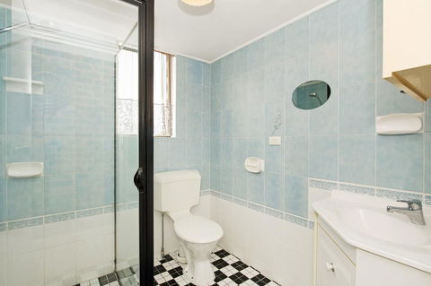 Huge Top Floor Unit Across The Road....Waterfront!! - Tourism Cairns 9