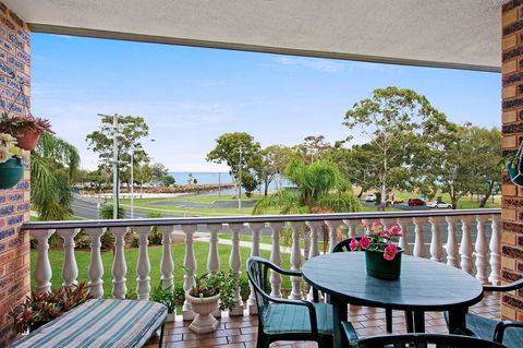 Huge Top Floor Unit Across The Road....Waterfront!! - Tourism Cairns 0
