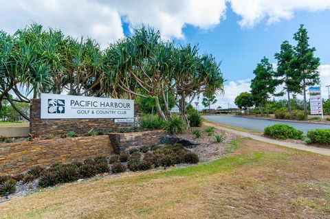 Huge Top Floor Unit Across The Road....Waterfront!! - Tourism Cairns 17