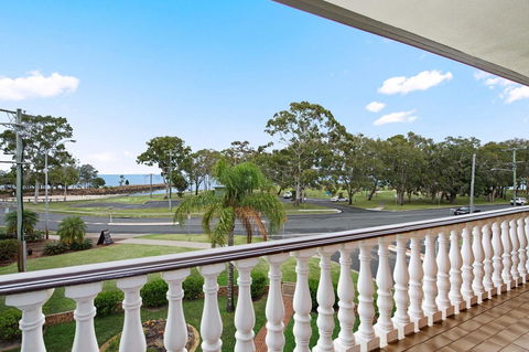 Huge Top Floor Unit Across The Road....Waterfront!! - Tourism Cairns 14
