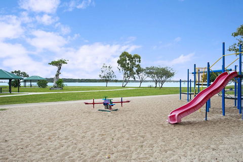 Huge Top Floor Unit Across The Road....Waterfront!! - Tourism Cairns 8