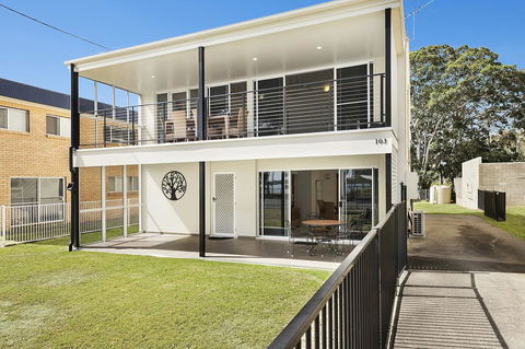 Ground Floor Air Conditioned, Fabulous Waterviews Overlooking Pumicestone Passage - Tourism Cairns 0