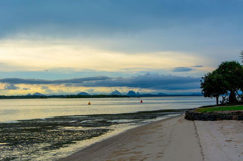 Ground Floor Air Conditioned, Fabulous Waterviews Overlooking Pumicestone Passage - Tourism Cairns 6