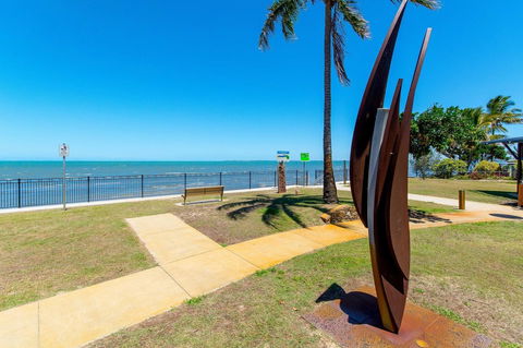 Ground Floor Air Conditioned, Fabulous Waterviews Overlooking Pumicestone Passage - Tourism Cairns 4