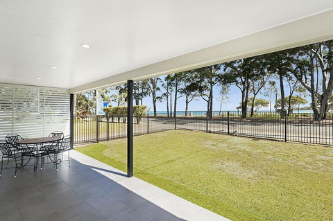 Ground Floor Air Conditioned, Fabulous Waterviews Overlooking Pumicestone Passage - Tourism Cairns 3