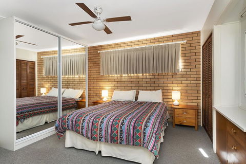 Ground Floor Air Conditioned, Fabulous Waterviews Overlooking Pumicestone Passage - Tourism Cairns 12