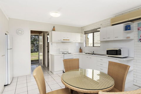 Ground Floor Air Conditioned, Fabulous Waterviews Overlooking Pumicestone Passage - Tourism Cairns 2
