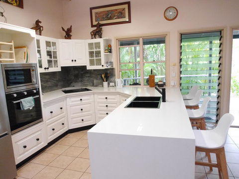 Gone Fishin - Tourism Cairns 0