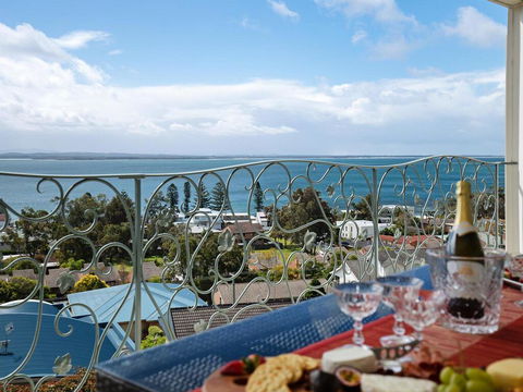 'Baylife Villa' 4a Warruga St - Large Home With WIFI, Netflix, Aircon, Linen & Spectacular Views - Tourism Cairns 0