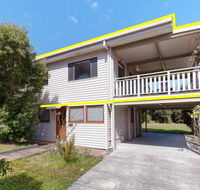 'Beach Break 1' 1/10 Lionel Street - upstairs unit with Aircon - Tourism Cairns