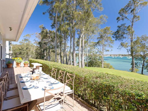 'Corlette Waterfront', 2/44 Danalene Parade - Waterfront Luxury, WIFI, Aircon, Boat Parking - Tourism Cairns 1