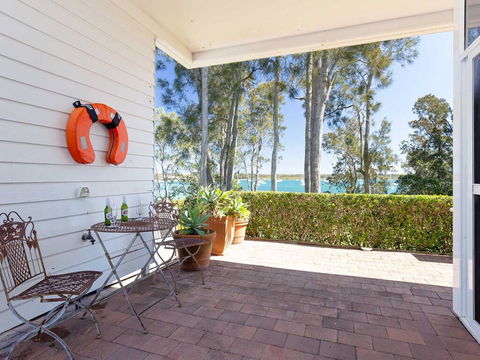 'Corlette Waterfront', 2/44 Danalene Parade - Waterfront Luxury, WIFI, Aircon, Boat Parking - Tourism Cairns 3