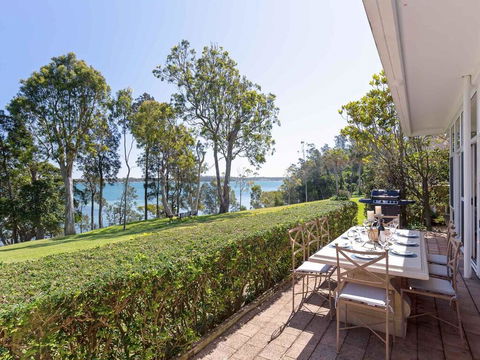 'Corlette Waterfront', 2/44 Danalene Parade - Waterfront Luxury, WIFI, Aircon, Boat Parking - Tourism Cairns 2