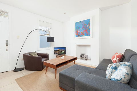 'Darling Lily' - Your Townhouse Hideaway - Tourism Cairns 1