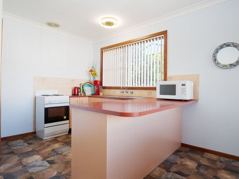 'Rutland', 1/13 Cromarty Road - Pet Friendly, Boat Parking, Water Views, Air Con - Tourism Cairns 2