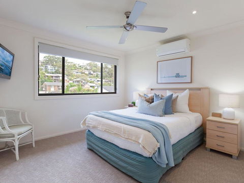 'Sandy Point Haven', 21a Sandy Point Rd - Stylish Haven With WIFI, Air Conditioning & Water Views - Tourism Cairns 0
