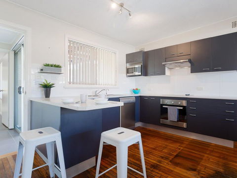 'Shoalz', 28 Rigney Street - Renovated Pet Friendly Cottage & Boat Parking - Tourism Cairns 3