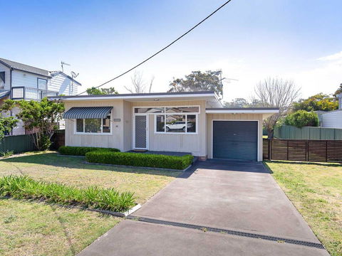 'Shoalz', 28 Rigney Street - Renovated Pet Friendly Cottage & Boat Parking - Tourism Cairns 0