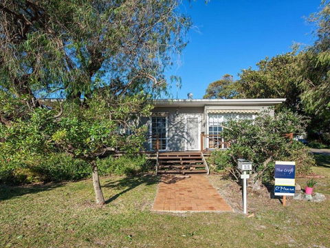 'The Croft' 11 Boulder Bay Rd - Cosy Beach House With Aircon & Only 270m To The Beach - Tourism Cairns 0