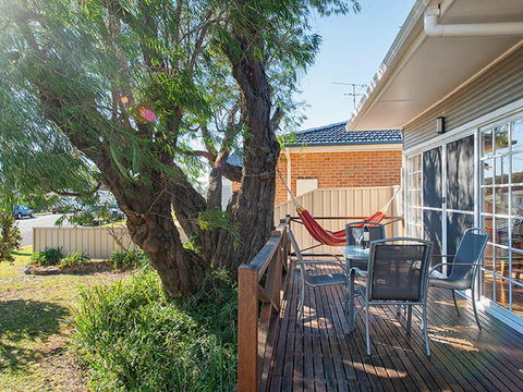 'The Croft' 11 Boulder Bay Rd - Cosy Beach House With Aircon & Only 270m To The Beach - Tourism Cairns 1