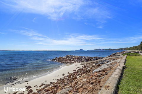 'Yacaaba' Beautiful Waterfront Location - Tourism Cairns 1