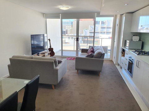 (just Listed) Bolton St 1br 350m Walk To Newcastle Beach +++ Wifi End Eand - Tourism Cairns 3
