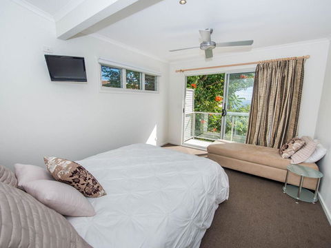 1 'Florida', 5 Lillian Street - 2 Min Walk To Beach, Shops & Restaurants - Tourism Cairns 3