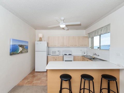 1 'Shoal Towers', 11 Shoal Bay Road - Fantastic Unit Across The Road From Beach - Tourism Cairns 2
