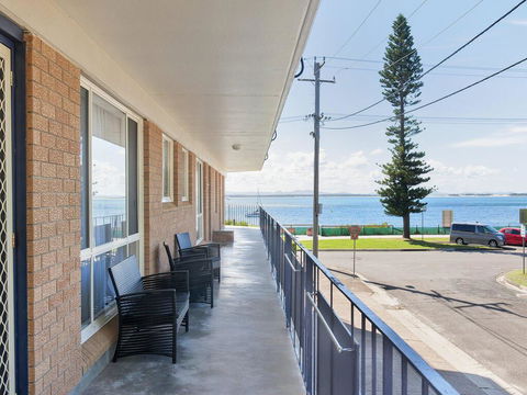 1 'Shoal Towers', 11 Shoal Bay Road - Fantastic Unit Across The Road From Beach - Tourism Cairns 3
