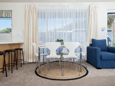 1 'Shoal Towers', 11 Shoal Bay Road - Fantastic Unit Across The Road From Beach - Tourism Cairns 1
