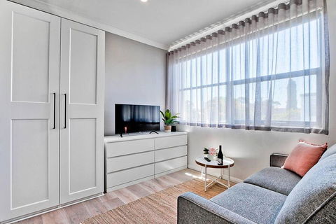 1 Bedroom Apt With Air-Conditioning In Plympton - Tourism Cairns 0
