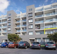 104 'The Shoal' 6-8 Bullecourt Street - linen included  under 200m to beach - Tourism Cairns