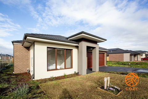 109, Cozy Cranbourne Family House, 5Bed2Bath2Parking - Tourism Cairns 0