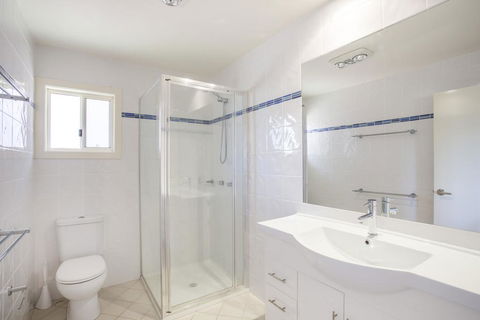 11 Riley St - Stylishly Modern - Tourism Cairns 2