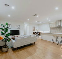 118 Refreshing 3BR Werribee Family House - Tourism Cairns
