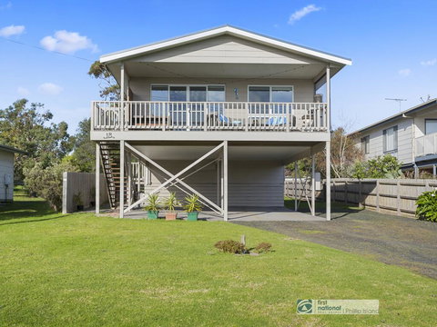 13 Seacombe Grove Ventnor - Tourism Cairns 0