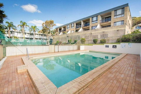 14 'THE DUNES', 38 MARINE DR - LARGE UNIT WITH POOL, TENNIS COURT AND DIRECTLY ACROSS FROM FINGAL - Tourism Cairns 3