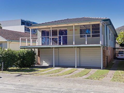 2 'Hibiscus Court' 9 Government Road - Fantastic Air Conditioned 3 Bedroom Unit - Tourism Cairns 0