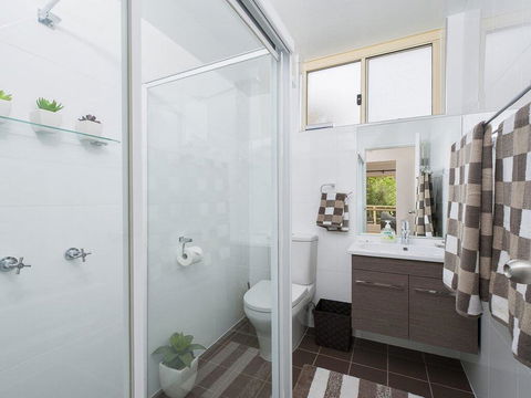 2 'Shoal Court', 7 Lillian Street - Fabulous Location With Water Views - Tourism Cairns 1